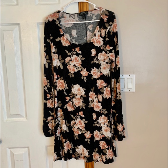 Forever 21 Dresses & Skirts - Forever 21 Plus Floral Bell Sleeve Dress